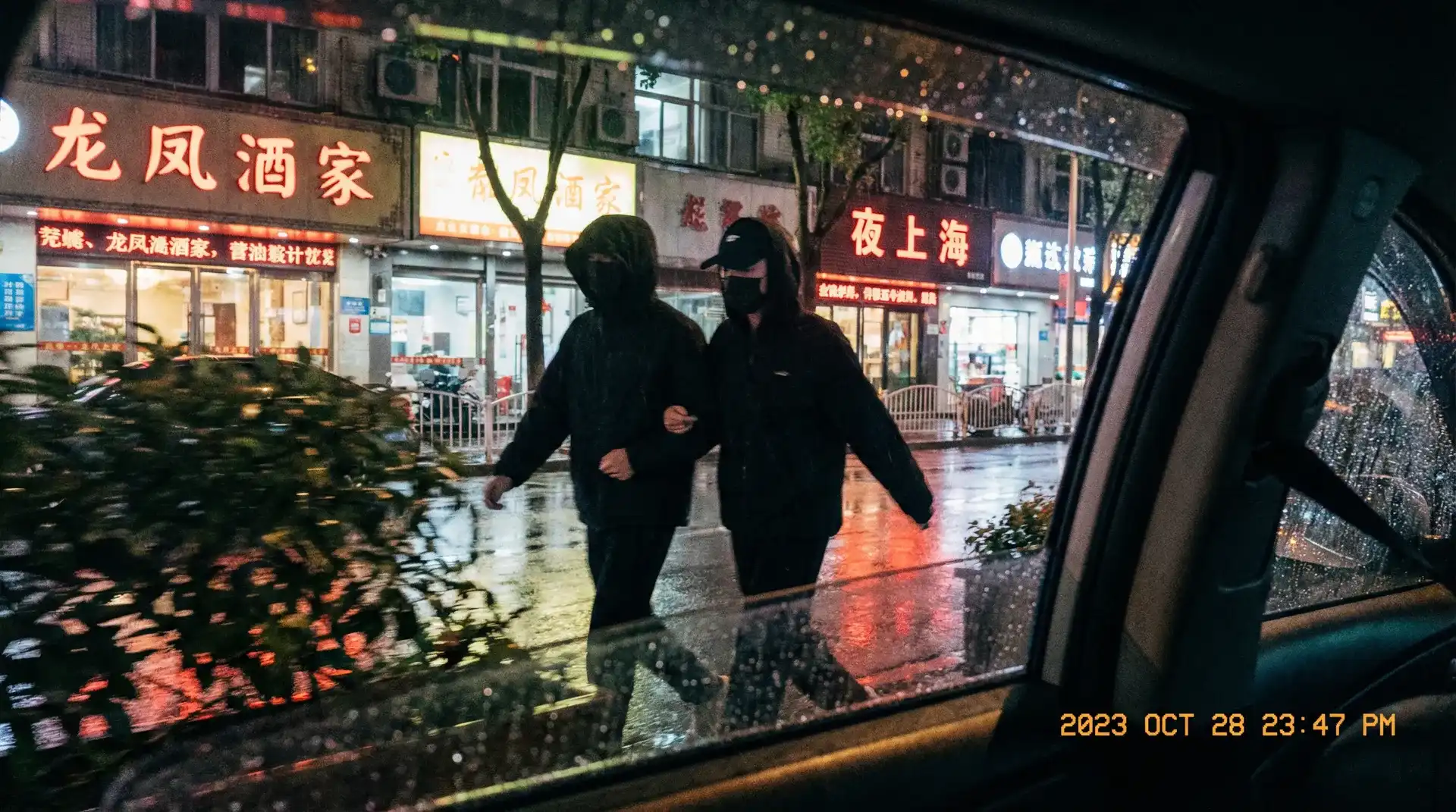 体育竞猜推荐平台网址 - 顶流明星深夜密会现场抓拍照片